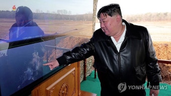 김정은, '초대형 방사포' 사격훈련 지도