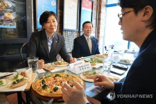 송미령 장관, 물가안정 협력 외식기업 방문
