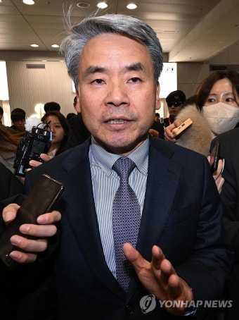 인천공항 통해 귀국한 이종섭 대사