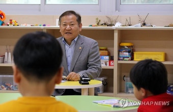 늘봄학교 재능기부 나선 이상민 행정안전부 장관
