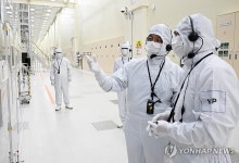 삼성디스플레이 아산2캠퍼스 방문한 최상목 부총리