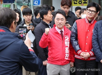아침 인사 나선 한동훈 위원장