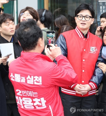 아침 인사 나선 한동훈 위원장