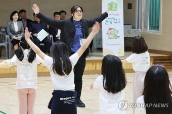늘봄학교 일일 강사로 나선 장미란 제2차관