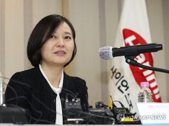 기자회견 하는 임주현 한미사이언스 사장