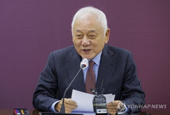 이주민 근로자 상생 특위에서 인사말하는 김한길 국민통합위원장