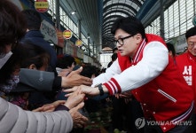 울산 호계시장서 인사하는 한동훈 비대위원장