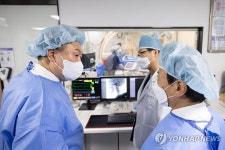 청주 한국병원 심혈관센터 방문한 윤석열 대통령