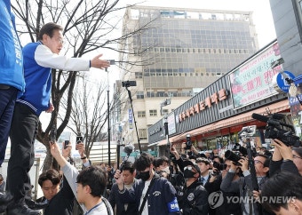 지지 호소하는 이재명 대표