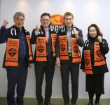K리그1 강원·신한은행 강원본부, 2년 연속 시즌권 기부 릴레이