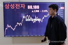 [특징주] 삼성전자, 실적발표 앞두고 연일 신고가…장중 8만2천300원