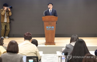 기자회견하는 임현택 의협 회장 당선인