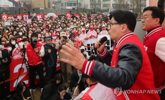연설하는 한동훈 비대위원장