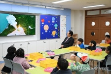 윤석열 대통령, 늘봄프로그램 일일 특별 교사 수업