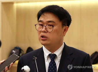 질문에 답하는 임현택 의협회장