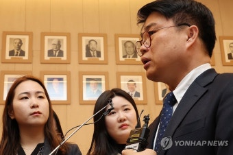 질문에 답하는 임현택 의협회장