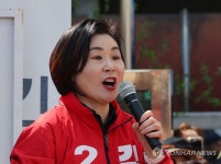 발언하는 김희정 후보