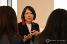 치마 입고 눈물 흘리는 토끼…대전 헤레디움 이케무라 레이코展(종합)