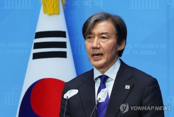 발언하는 조국 대표