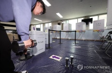 사전투표소로 깜짝 변신한 헬스장