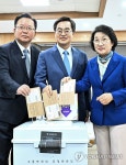 투표하는 민주당 김부겸 상임공동선대위원장·김동연 경기도지사