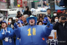 사전투표일 선거운동 열기