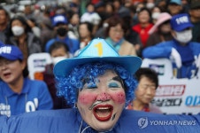 사전투표일 선거운동 열기
