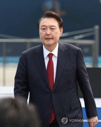 윤석열 대통령. 부산항 신항 7부두 개장식 참석