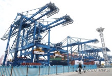 동원그룹, 완전 자동화 항만 운영…김남정 회장 은탑산업훈장