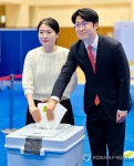 사전투표 하는 류제화 세종갑 후보