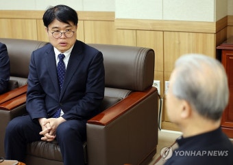 천주교주교회의 의장과 면담하는 임현택 의협 회장 당선인
