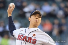 역투하는 두산 선발투수 김동주
