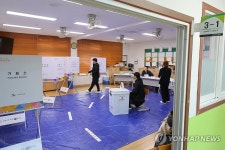 초등학교 교실이 투표소로