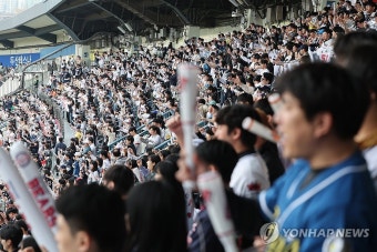 프로야구 100만 관중 돌파에 뜨거운 응원 열기