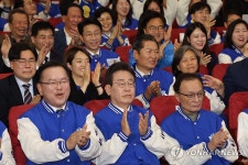 박수치는 민주당