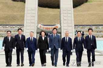 참배 마친 광주 국회의원 당선인들