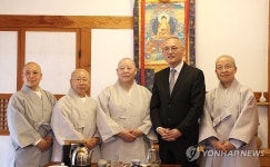 진관사 방문한 유인촌 장관