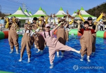 무섭지 않아요…어린이들의 대게 잡이 체험