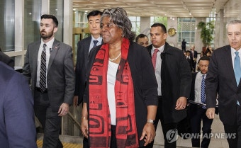 외교부 장관 면담 마치고 이동하는 그린필드 주유엔 미국대사