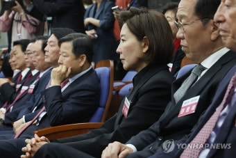 당선자 총회 참석한 중진 의원들