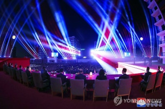북한 화성지구 1만가구 추가로 생겨…김정은, 준공식 참석