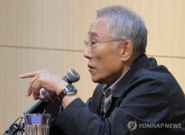 철도원 삼대 작품 설명하는 황석영 작가