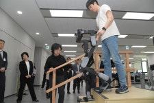 유경에이치앤디 | [동정] 오유경 식약처장, 의료 로봇 연구개발 현장 방문
