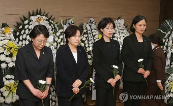 고 박종철 열사 어머니 빈소 찾은 조국혁신당 박은정 당선인