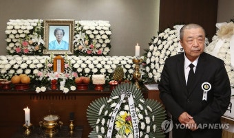 고 박종철 열사 어머니 빈소 지키는 박종부 씨
