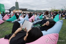 광화문광장에 마련된 야외도서관 광화문 책마당
