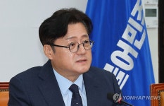 발언하는 홍익표 원내대표