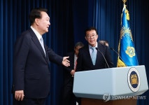 윤석열 대통령, 정무수석 발표도 직접