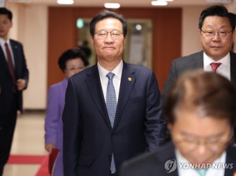 국무회의 입장하는 박성재 법무부 장관