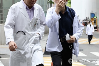 서울의대 교수들, 오늘 총회서 '주 1회 전원 휴진' 논의
